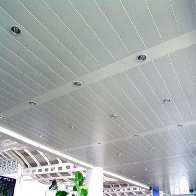 Πυρίμαχη λωρίδα S μεταλλική οροφή αλουμινίου 600mm πλάτος για εμπορικό κέντρο