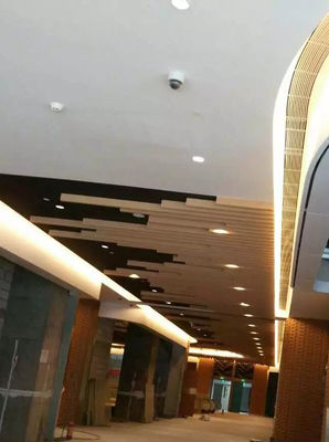 Προσαρμοσμένο μόδα ανώτατο όριο μετάλλων αργιλίου την κυκλική μορφή κυμάτων καμπυλών που αναστέλλεται με